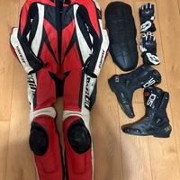 Tuta moto Dainese paraschiena guanti Alpinestars