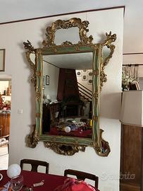 Grande specchio con cornice in legno