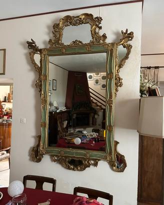 Grande specchio con cornice in legno