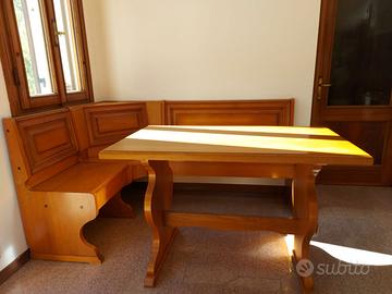 Tavolo da cucina con giropanca