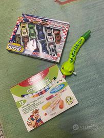 Tre giochi, macchinine, pennarelli , biscio