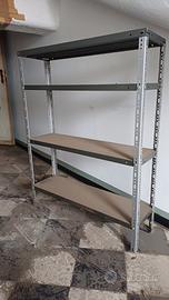 scaffali