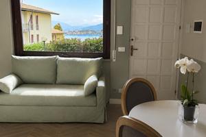 Appartamento vista lago con giardino privato