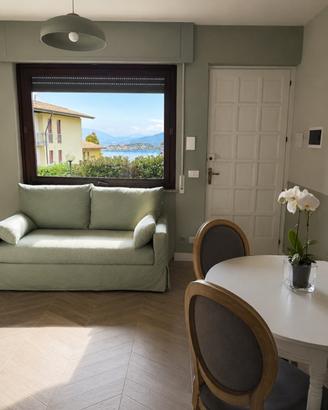 Appartamento vista lago con giardino privato