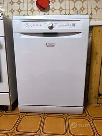 Lavastoviglie Hotpoint-Ariston 14 coperti (A++)