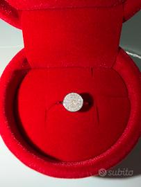 Anello in oro bianco con diamanti