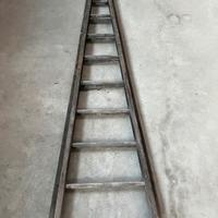 Vecchia scala in legno civiltà contadina