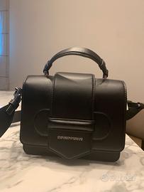 Borsa armani mai usata