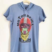 T-shirt azzurra teschio