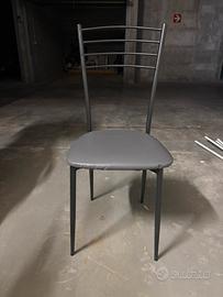 Set 4 sedie da cucina moderne – grigio e metallo