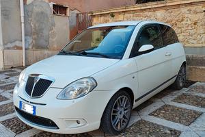 Lancia Ypsilon MomoDesing 1.3 MJT 90 CV