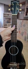 ukulele con custodia