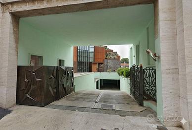 Posto auto coperto - Livorno
