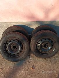 4 gomme estive 185/60 R14 con cerchi