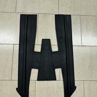 TAPPETO IN GOMMA COLORE NERO VESPA PK 50 125