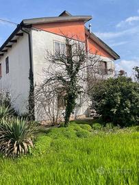 Villa di 187 m² con 4 locali e box auto a Pojana M