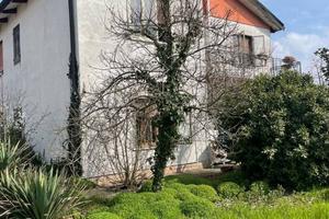 Villa di 187 m² con 4 locali e box auto a Pojana M