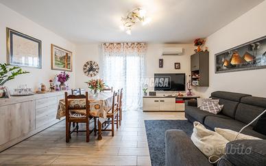 Ampio quadrilocale al primo piano con doppio balco