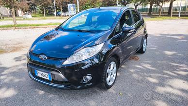 Ford Fiesta 1.4 TDCi 5p. Titanium NEOPATENTATI - 2