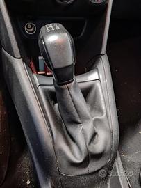 Leva cambio PEUGEOT 208 1560cc HDI del 2017