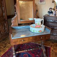 Toilette in legno con piano in marmo vintage