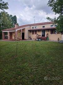 Immobile in asta di 438 m² con 5 locali e box auto