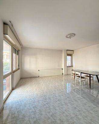 Ampio pentavano con cortile privato