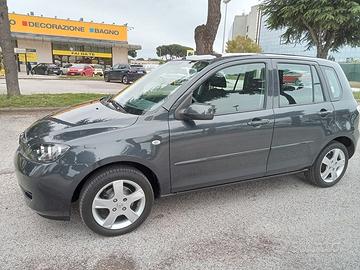 Mazda 2 - Benzina e 5 porte e Clima   80CV