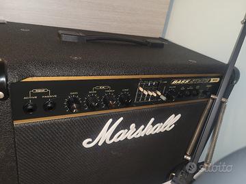 basso elettrico e amplificatore 