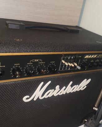 basso elettrico e amplificatore 