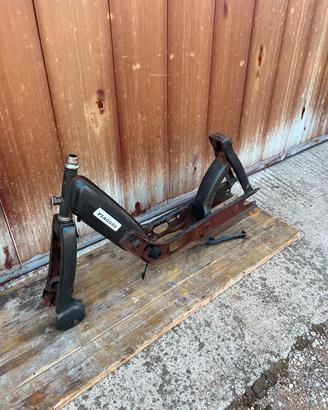 Telaio/cavalletto/forcelle piaggio ciao 