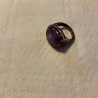 Anello con pietra