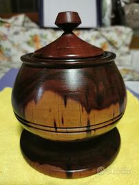 Antica Tabacchiera con Coperchio In Lignum Vitae 