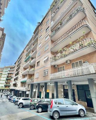 3 LOCALI A NAPOLI