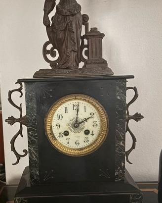Orologio da camino in marmo nero e statua