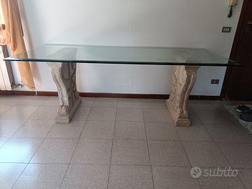 Tavolo in vetro con piedi in granito