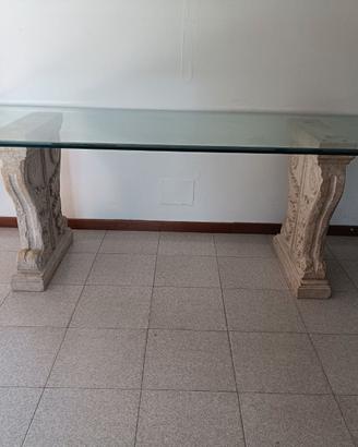 Tavolo in cristallo con piedi in granito