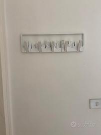 Attaccapanni bianco con skyline