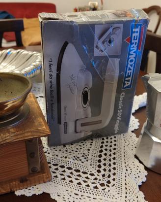 macinino, caffettiera e ferro da stiro 