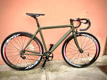 Bici scatto fisso/fixed full carbon