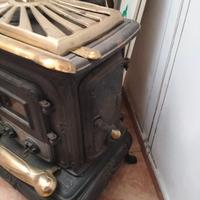 Stufa in ghisa e ottone