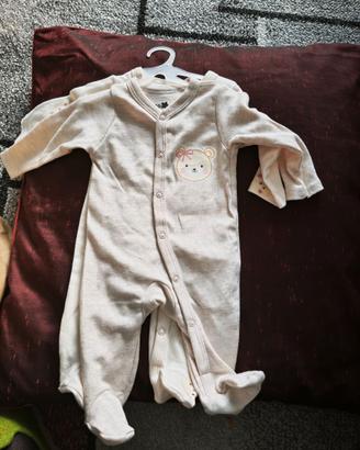 Due tutine neonata
