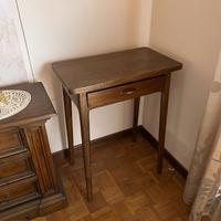 Tavolino con cassetto