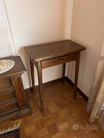 Tavolino con cassetto