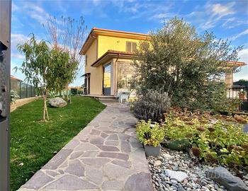 PORZIONE DI BIFAMILIARE A CAPODIMONTE