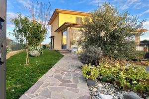 PORZIONE DI BIFAMILIARE A CAPODIMONTE