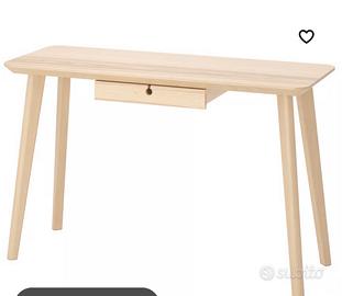 scrivania scandinava e sedia