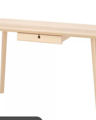 scrivania scandinava e sedia