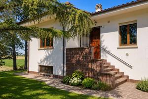 Villa di 200 m² con più di 5 locali e box auto a M