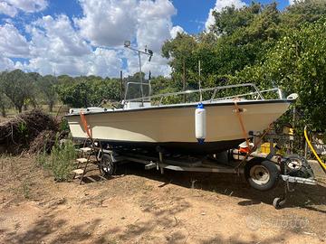 Barca motore e carello